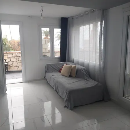Thalassa Apartment *